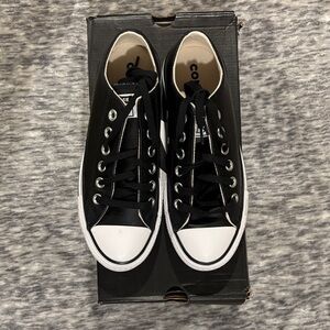 Converse Chuck Taylor All Star Lift Clean Leather Platform Low Black White 
 198